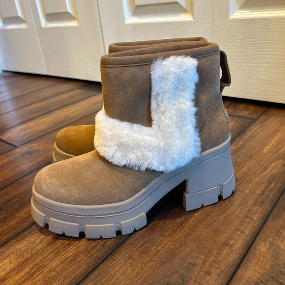 UGG Brooklyn Sunburst Women’s Platform Boots NEW - Picture 4 of 10